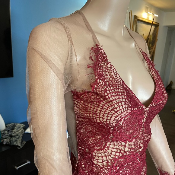 Lace illusion nude dress long sleeve perfect for cocktail or night out - Picture 3 of 8